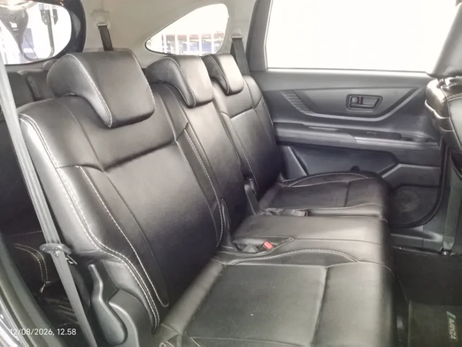 Foto Mobil Bekas Kabin Belakang Toyota Avanza 1.3 E tahun 2022