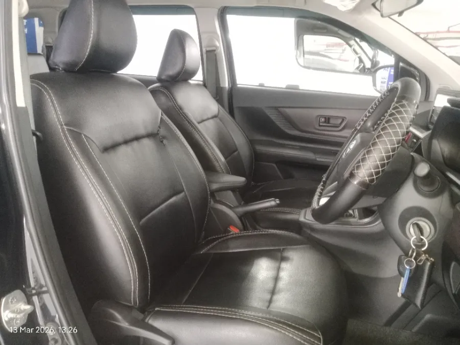 Foto Mobil Bekas Kabin Depan Toyota Avanza 1.3 E tahun 2022