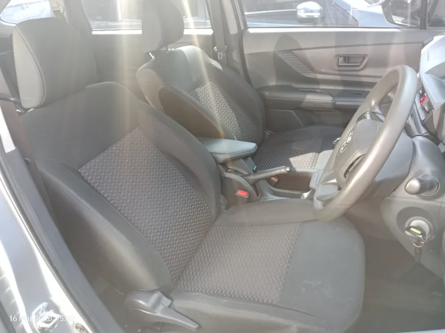 Foto Mobil Bekas Kabin Depan Toyota Avanza 1.3 E tahun 2022