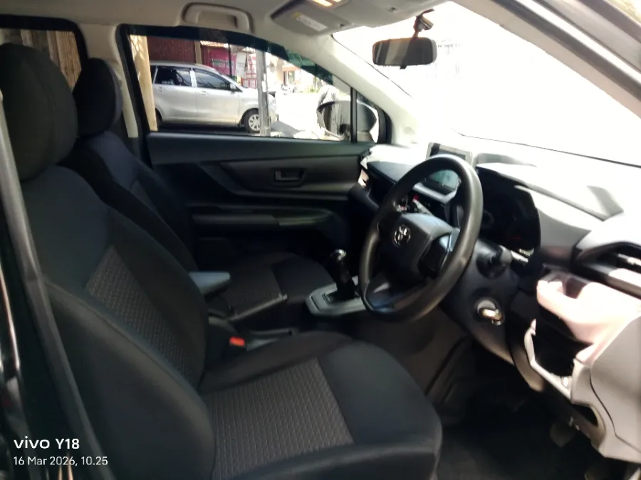 Foto Mobil Bekas Kabin Depan Toyota Avanza 1.3 E tahun 2022