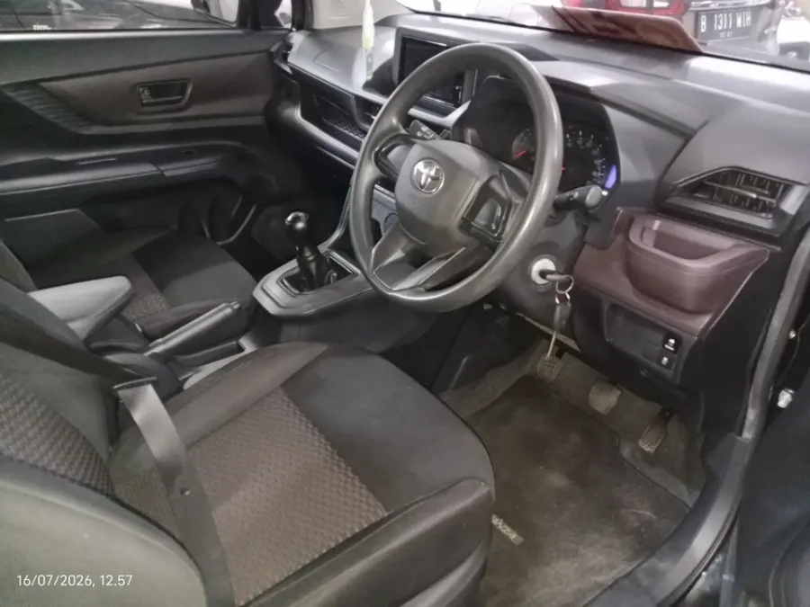 Foto Mobil Bekas Kabin Depan Toyota Avanza 1.3 E tahun 2022
