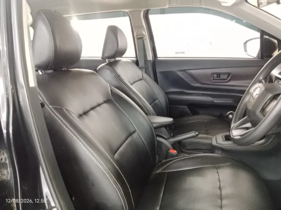 Foto Mobil Bekas Kabin Depan Toyota Avanza 1.3 E tahun 2022