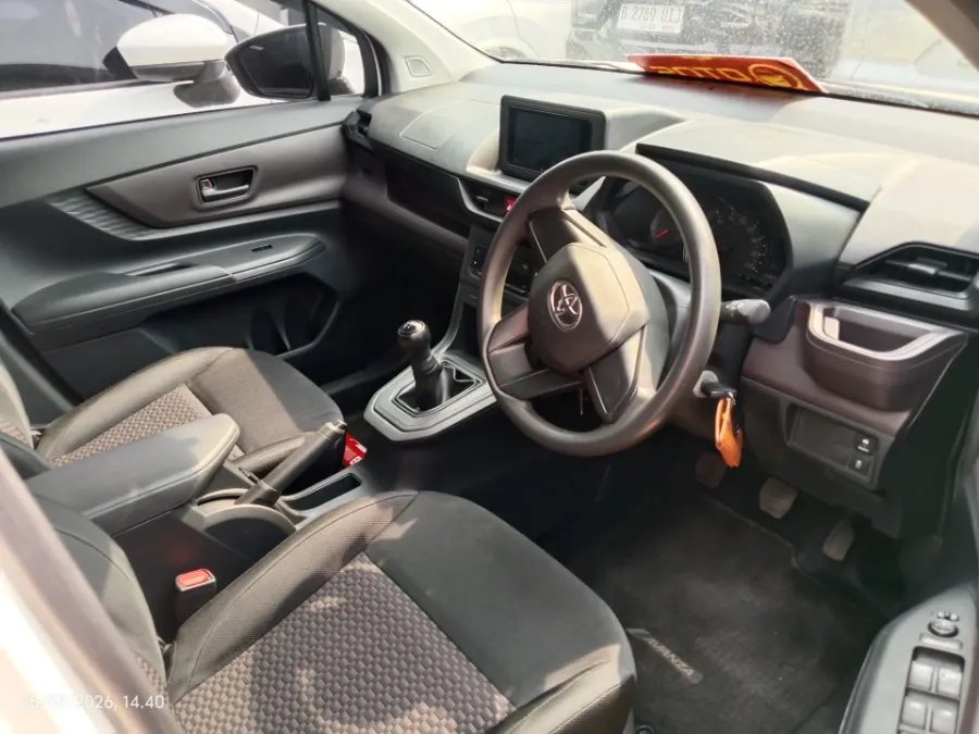 Foto Mobil Bekas Kabin Depan Toyota Avanza 1.3 E tahun 2022