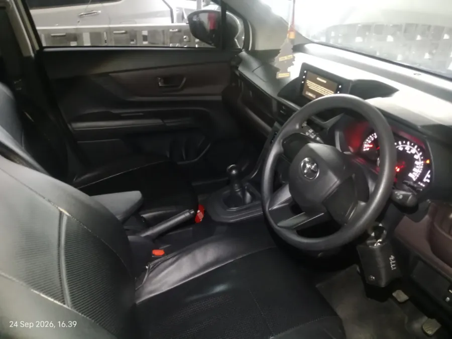 Foto Mobil Bekas Kabin Depan Toyota Avanza 1.3 E tahun 2022
