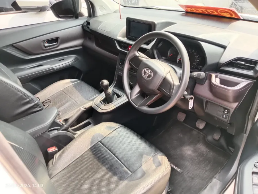 Foto Mobil Bekas Kabin Depan Toyota Avanza 1.3 E tahun 2022