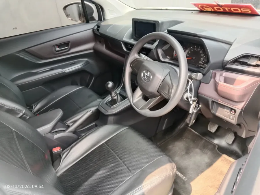Foto Mobil Bekas Kabin Depan Toyota Avanza 1.3 E tahun 2022