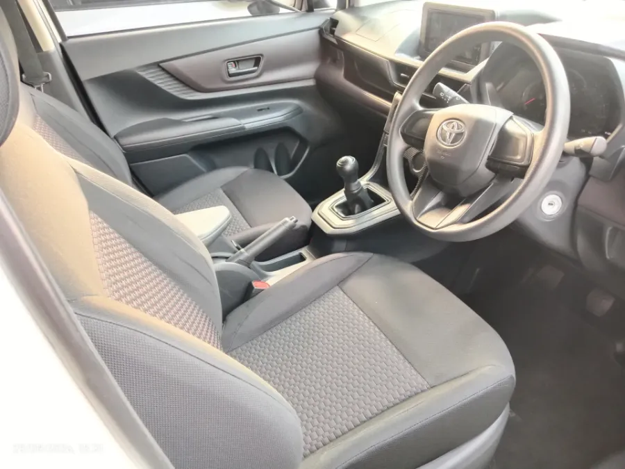 Foto Mobil Bekas Kabin Depan Toyota Avanza 1.3 E tahun 2022