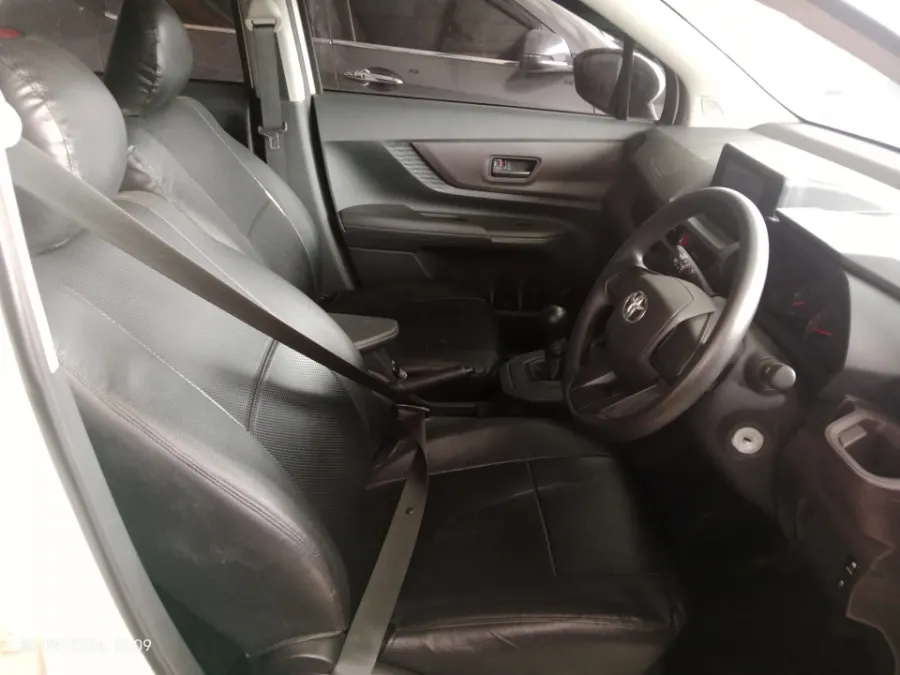 Foto Mobil Bekas Kabin Depan Toyota Avanza 1.3 E tahun 2022