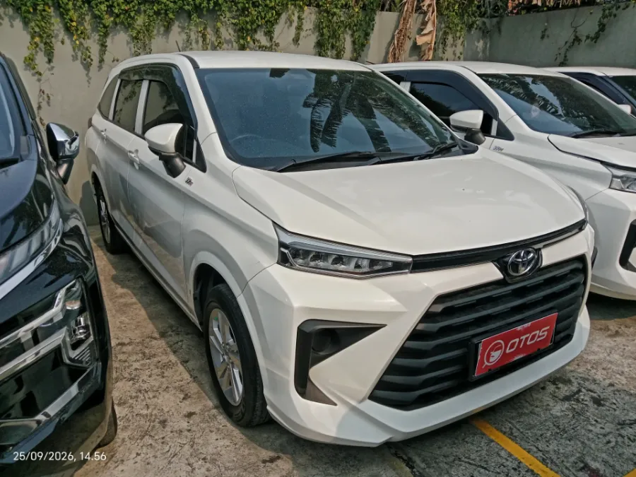 Foto Mobil Bekas Kanan Depan Toyota Avanza 1.3 E tahun 2022