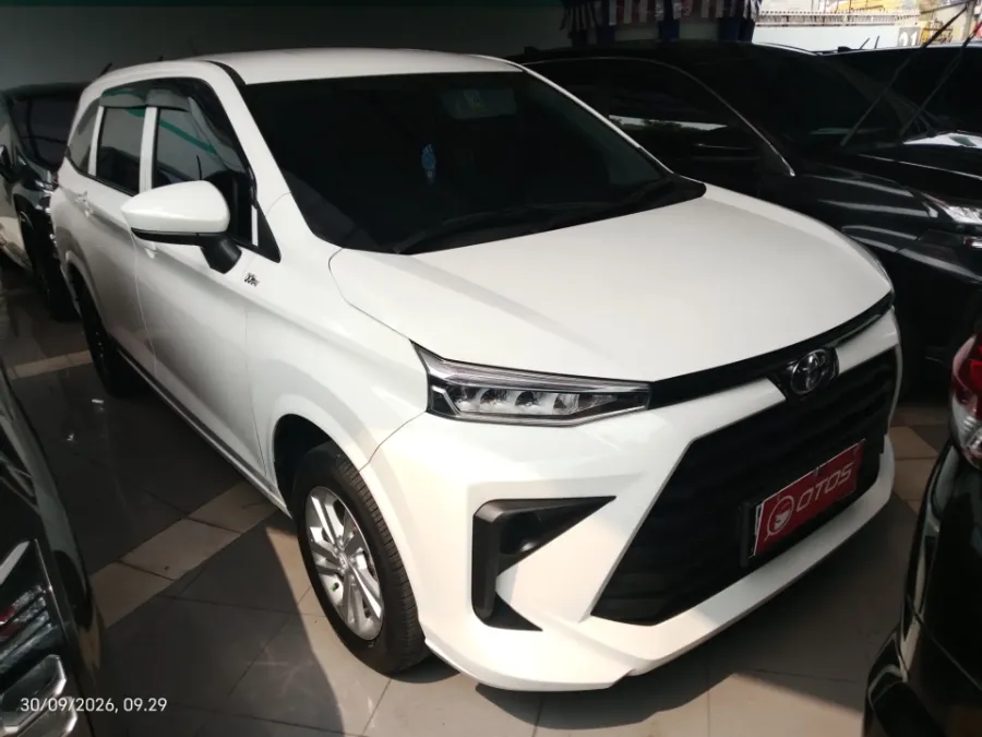 Foto Mobil Bekas Kanan Depan Toyota Avanza 1.3 E tahun 2022