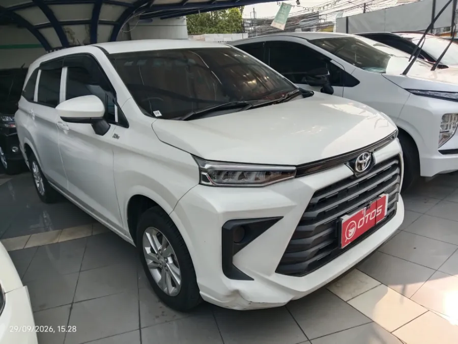 Foto Mobil Bekas Kanan Depan Toyota Avanza 1.3 E tahun 2022