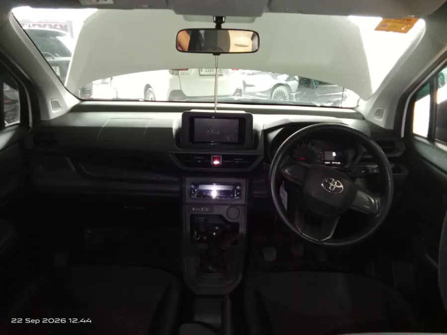 Foto Mobil Bekas Dashboard Toyota Avanza 1.3 E tahun 2023