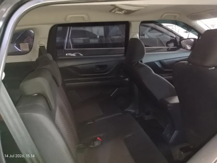 Foto Mobil Bekas Kabin Belakang Toyota Avanza 1.3 E tahun 2023