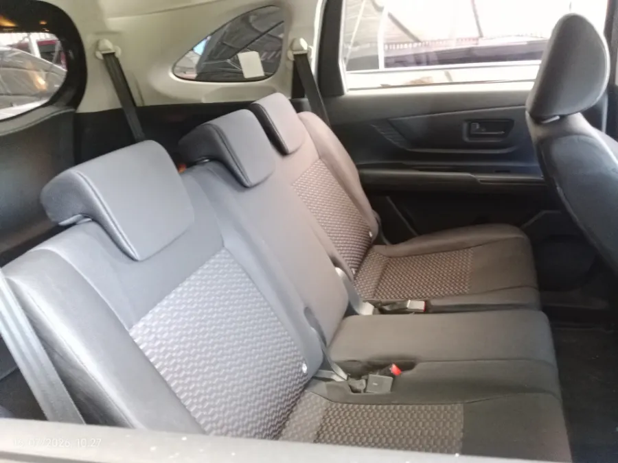 Foto Mobil Bekas Kabin Belakang Toyota Avanza 1.3 E tahun 2023