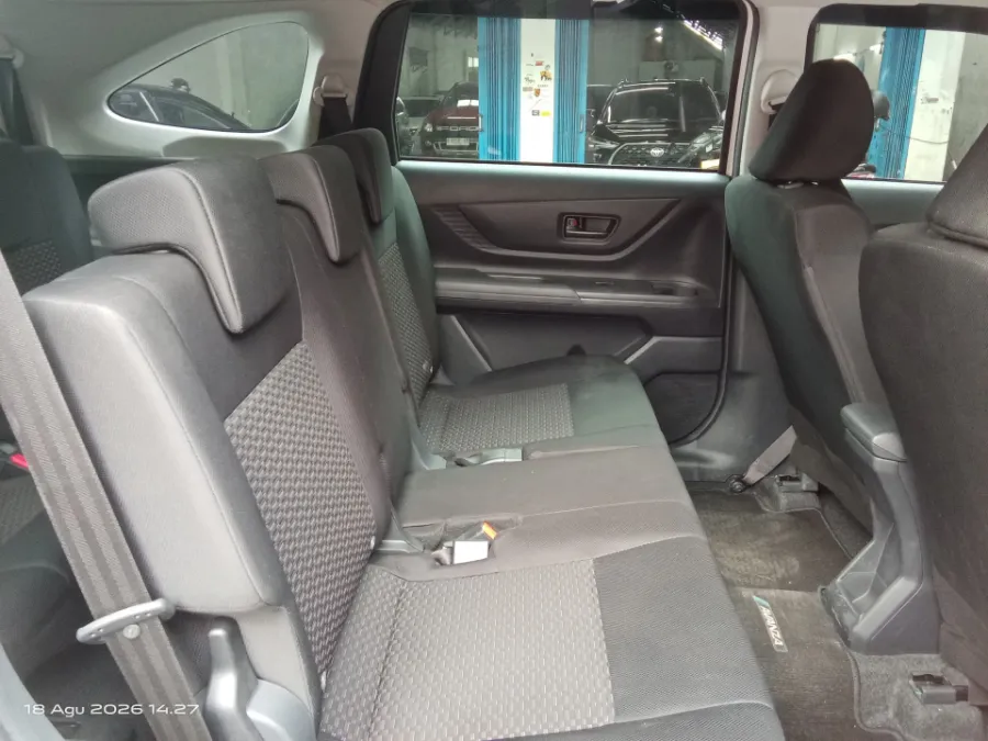 Foto Mobil Bekas Kabin Belakang Toyota Avanza 1.3 E tahun 2023