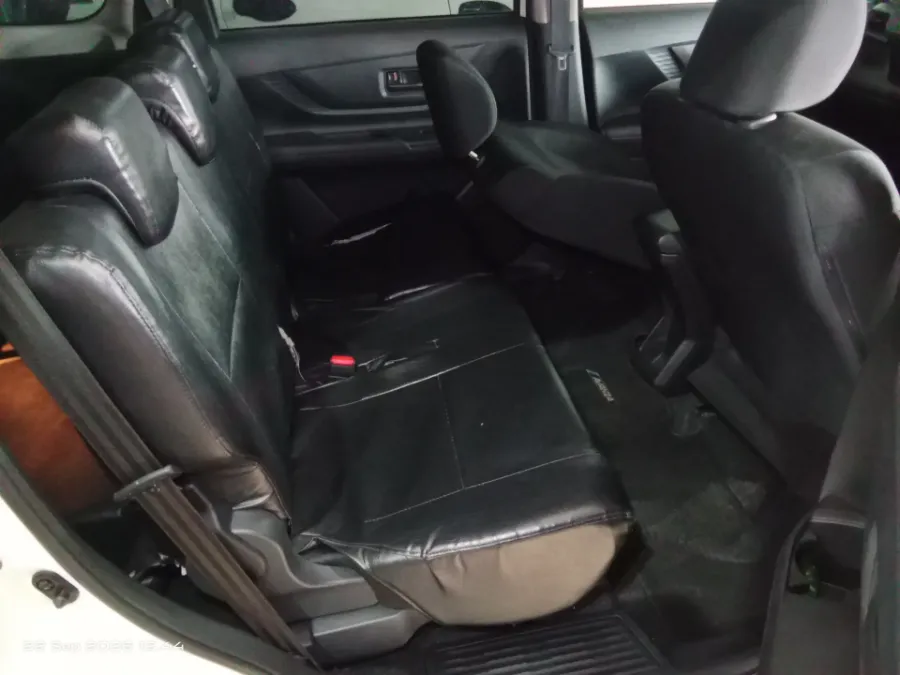 Foto Mobil Bekas Kabin Belakang Toyota Avanza 1.3 E tahun 2023