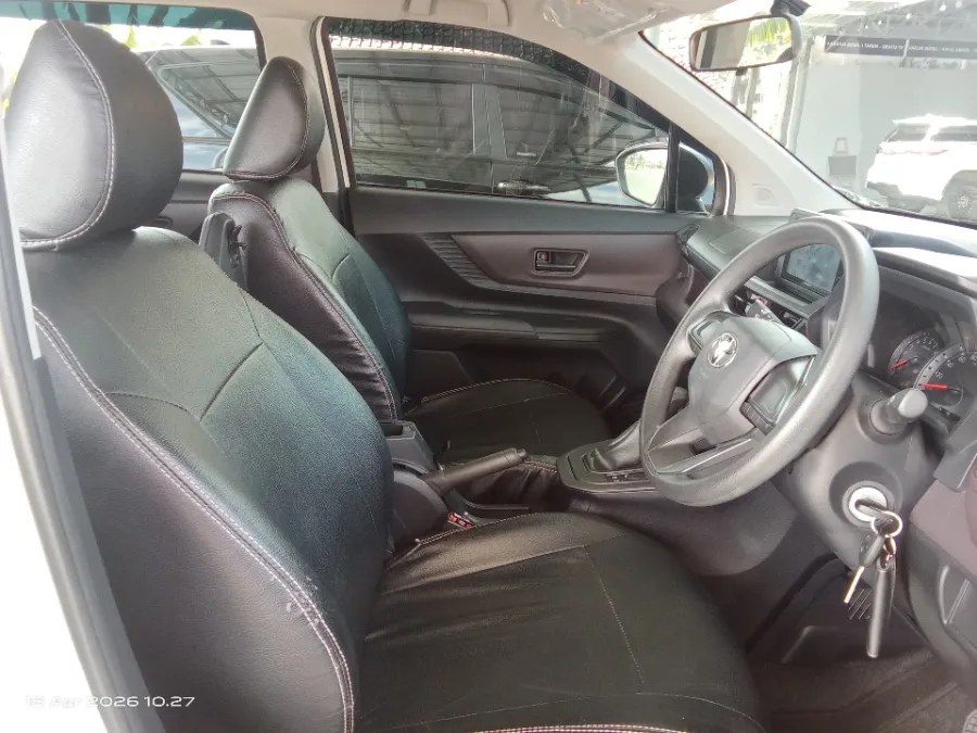 Foto Mobil Bekas Kabin Depan Toyota Avanza 1.3 E tahun 2023