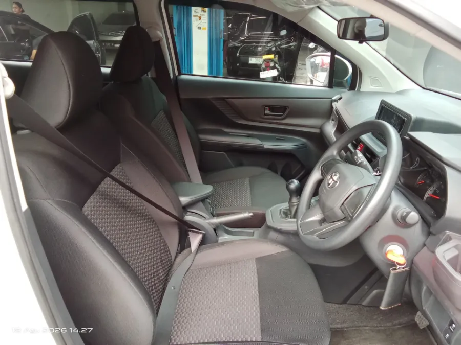 Foto Mobil Bekas Kabin Depan Toyota Avanza 1.3 E tahun 2023