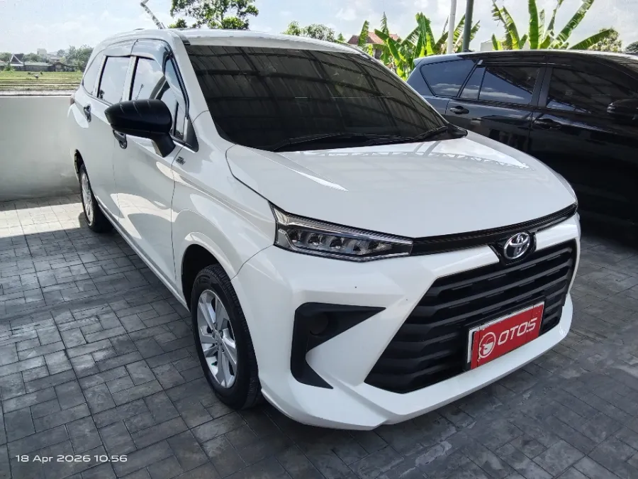 Foto Mobil Bekas Kanan Depan Toyota Avanza 1.3 E tahun 2023