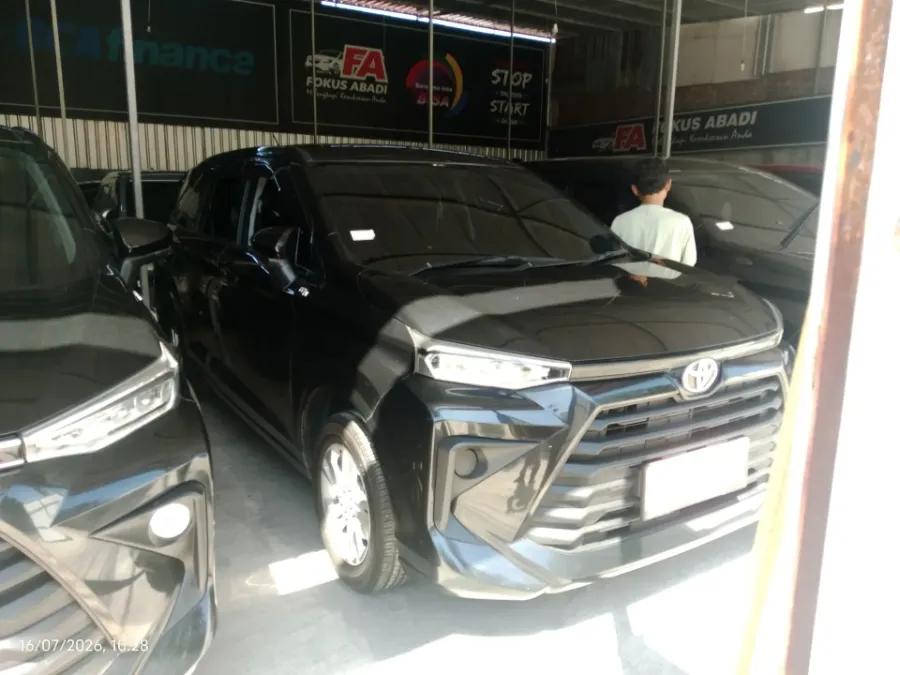 Foto Mobil Bekas Kanan Depan Toyota Avanza 1.3 E tahun 2023