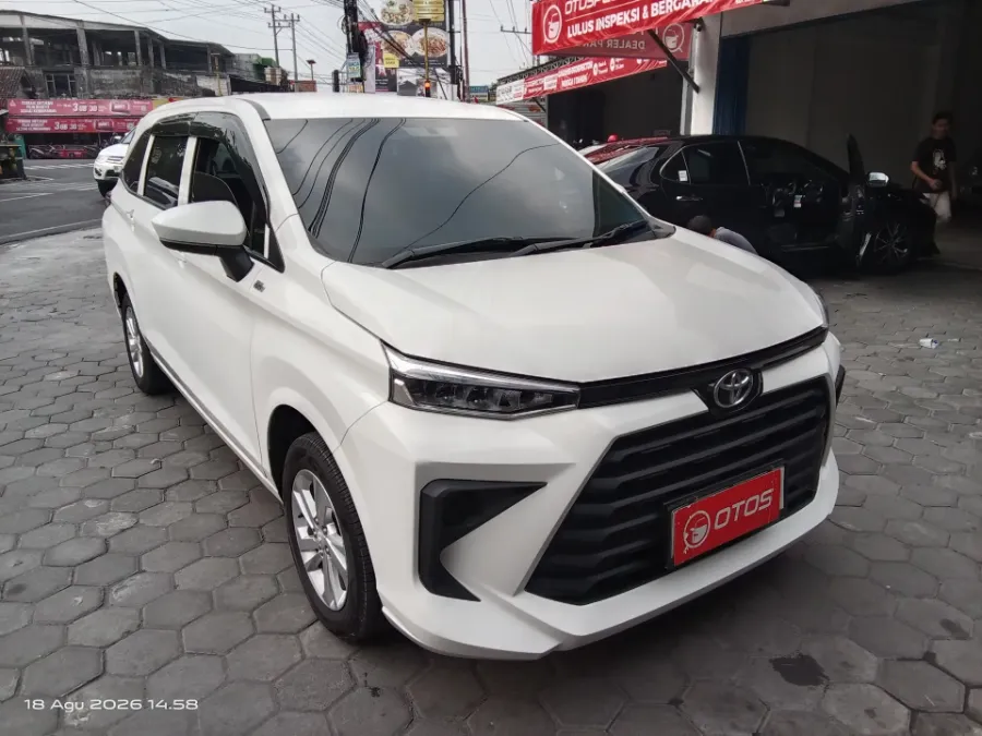 Foto Mobil Bekas Kanan Depan Toyota Avanza 1.3 E tahun 2023