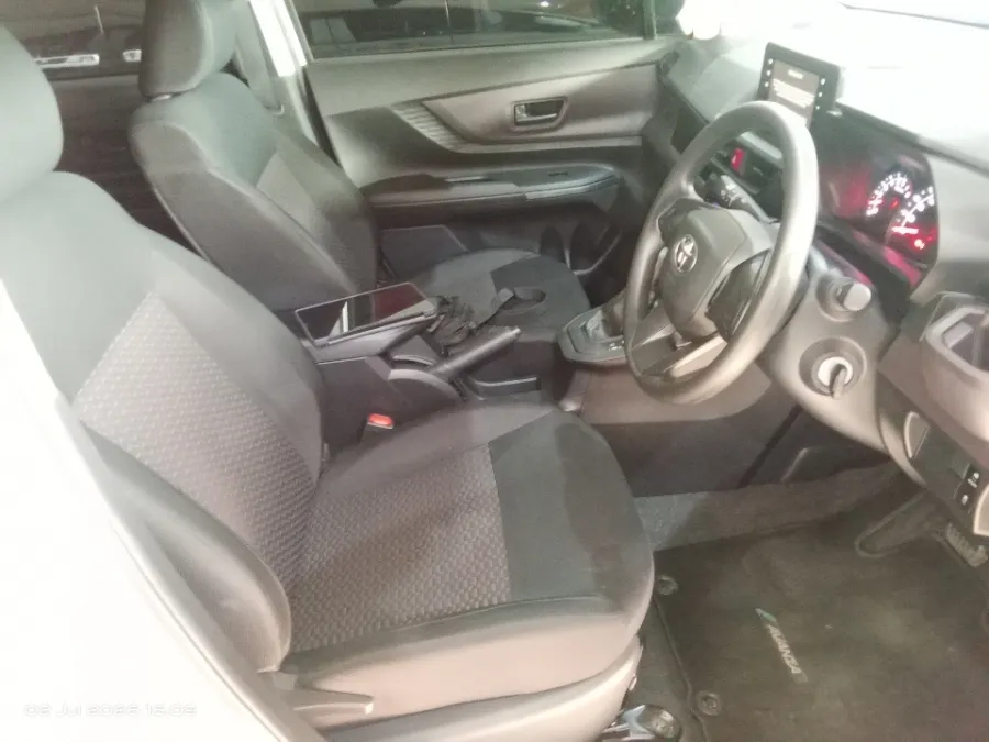 Foto Mobil Bekas Kabin Depan Toyota Avanza 1.3 E tahun 2024
