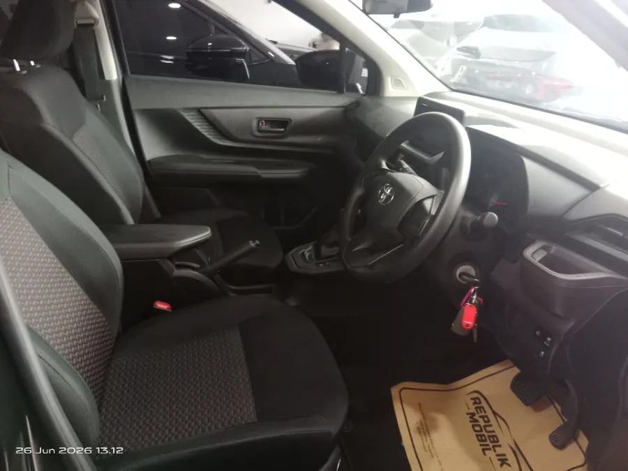 Foto Mobil Bekas Kabin Depan Toyota Avanza 1.3 E tahun 2025