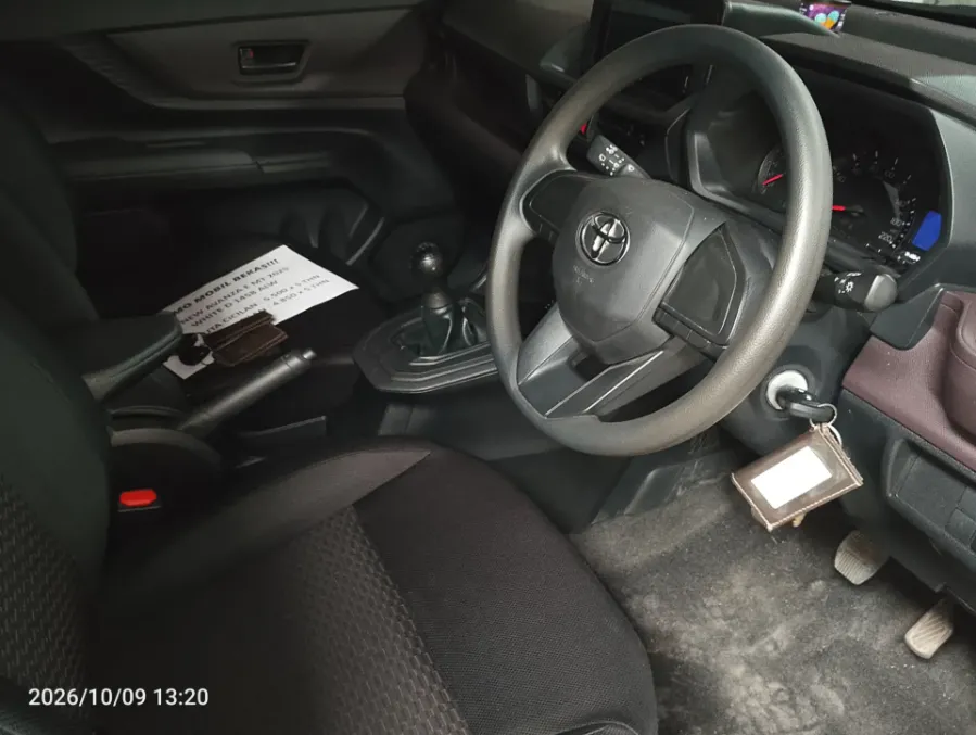Foto Mobil Bekas Kabin Depan Toyota Avanza 1.3 E tahun 2025