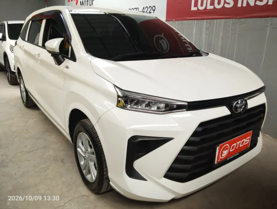 Foto Mobil Bekas Kanan Depan Toyota Avanza 1.3 E tahun 2025