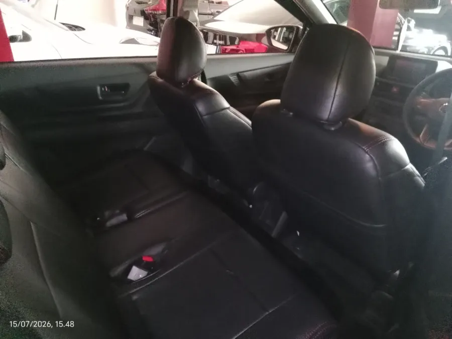 Foto Mobil Bekas Kabin Belakang Toyota Avanza 1.3 E tahun 2026