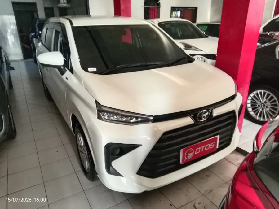 Foto Mobil Bekas Kanan Depan Toyota Avanza 1.3 E tahun 2026