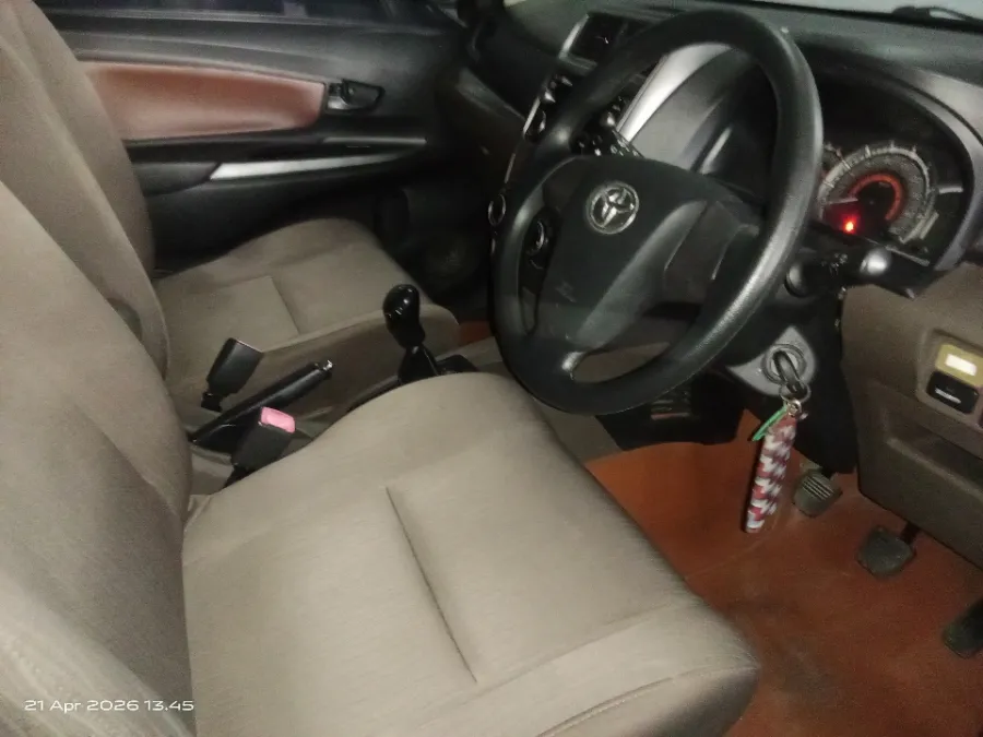 Foto Mobil Bekas Kabin Depan Toyota Avanza 1.3 G tahun 2015