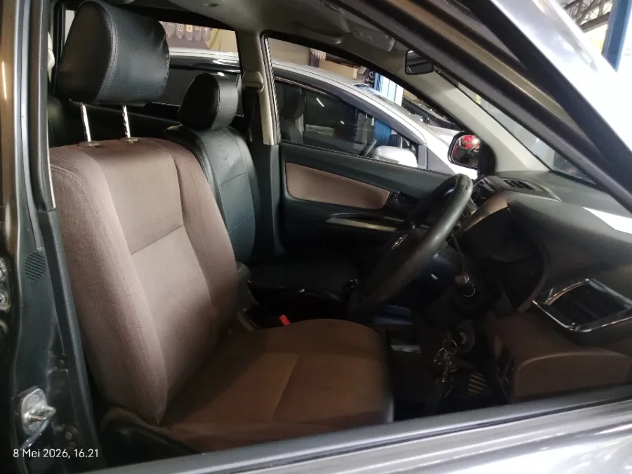 Foto Mobil Bekas Kabin Depan Toyota Avanza 1.3 G tahun 2015