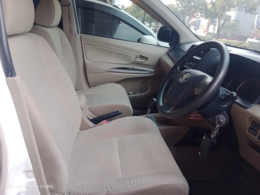 Foto Mobil Bekas Kabin Depan Toyota Avanza 1.3 G tahun 2015