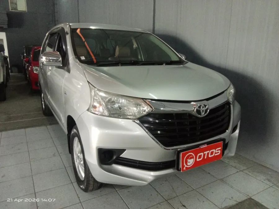 Foto Mobil Bekas Kanan Depan Toyota Avanza 1.3 G tahun 2015
