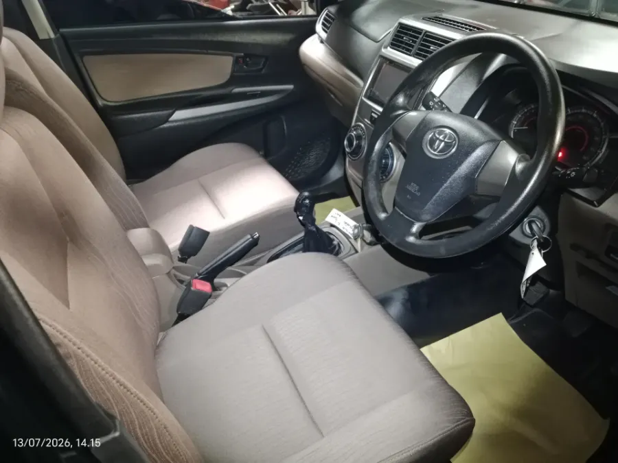 Foto Mobil Bekas Kabin Depan Toyota Avanza 1.3 G tahun 2016