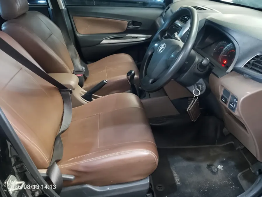 Foto Mobil Bekas Kabin Depan Toyota Avanza 1.3 G tahun 2016