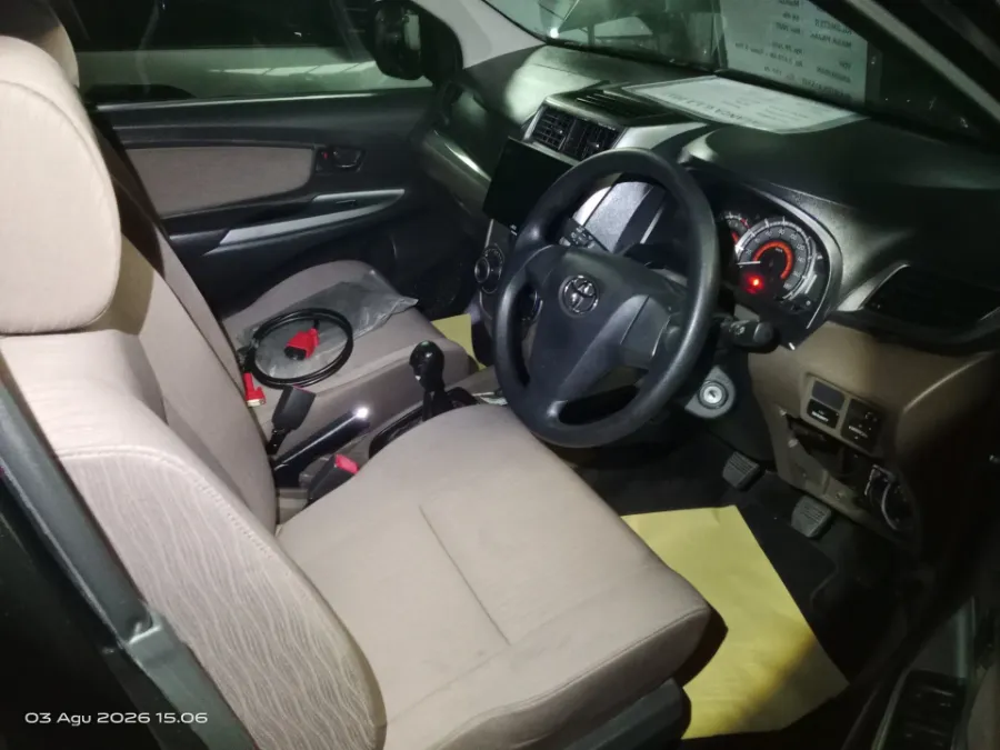 Foto Mobil Bekas Kabin Depan Toyota Avanza 1.3 G tahun 2017
