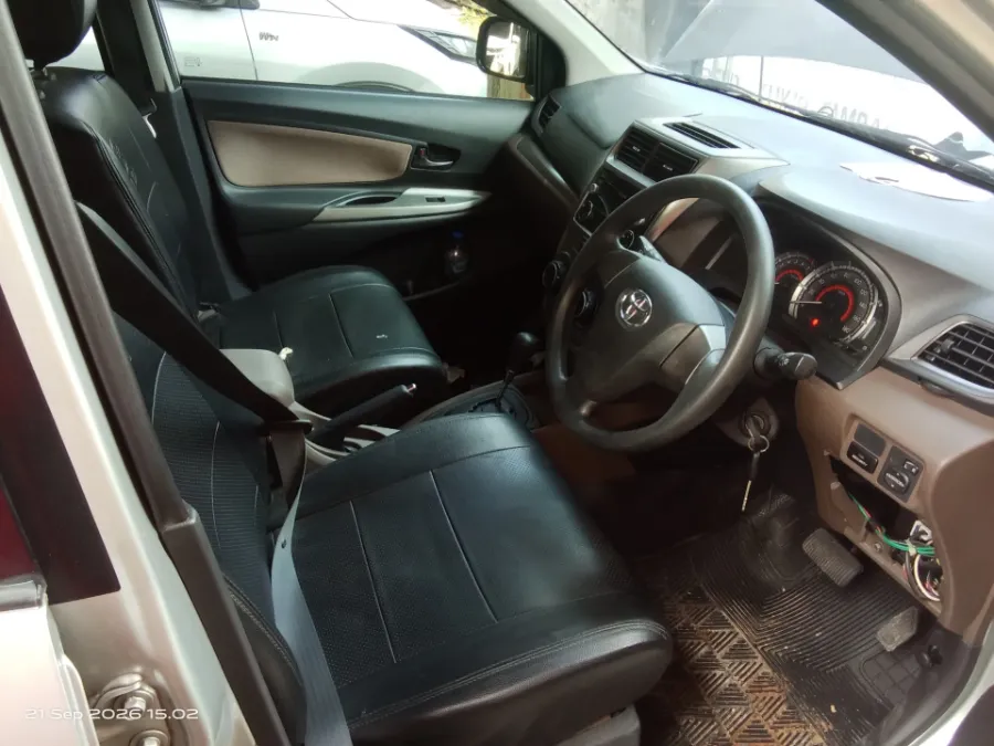 Foto Mobil Bekas Kabin Depan Toyota Avanza 1.3 G tahun 2017