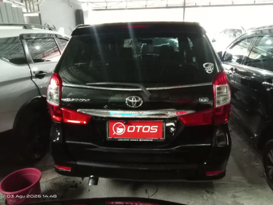 Foto Mobil Bekas Tampak Belakang Toyota Avanza 1.3 G tahun 2017