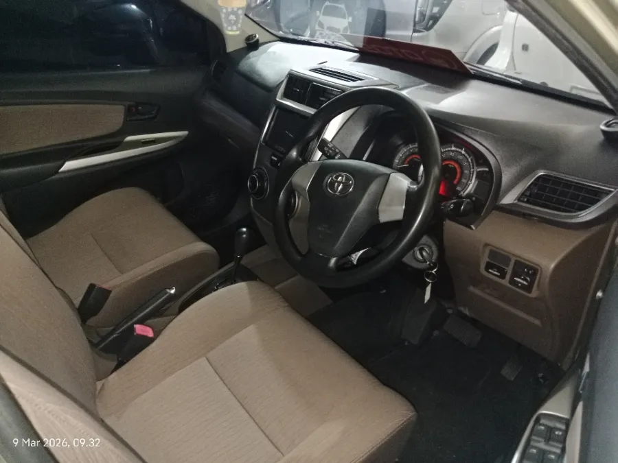 Foto Mobil Bekas Kabin Depan Toyota Avanza 1.3 G tahun 2018