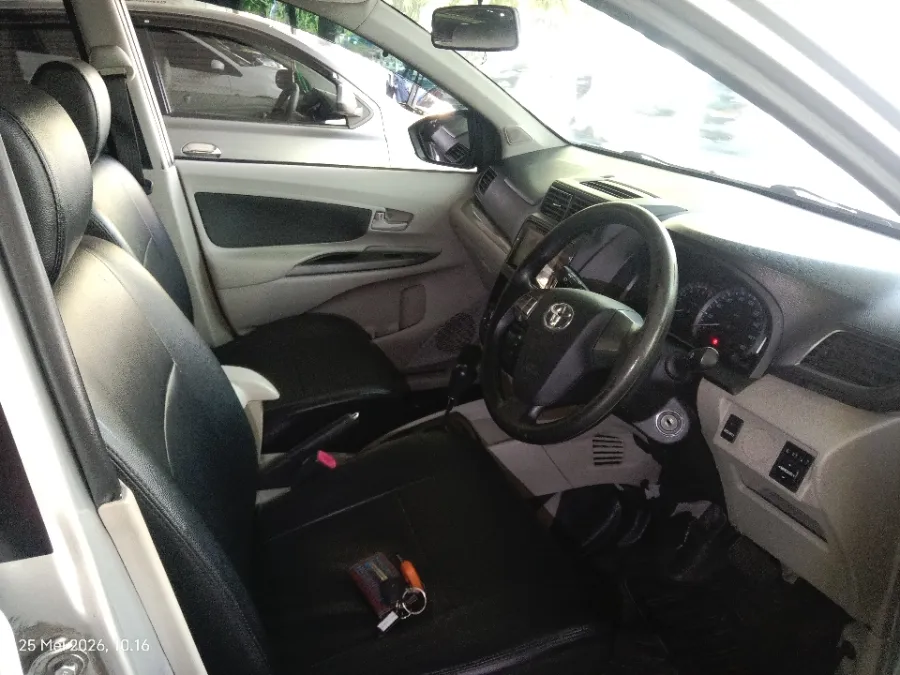 Foto Mobil Bekas Kabin Depan Toyota Avanza 1.3 G tahun 2019