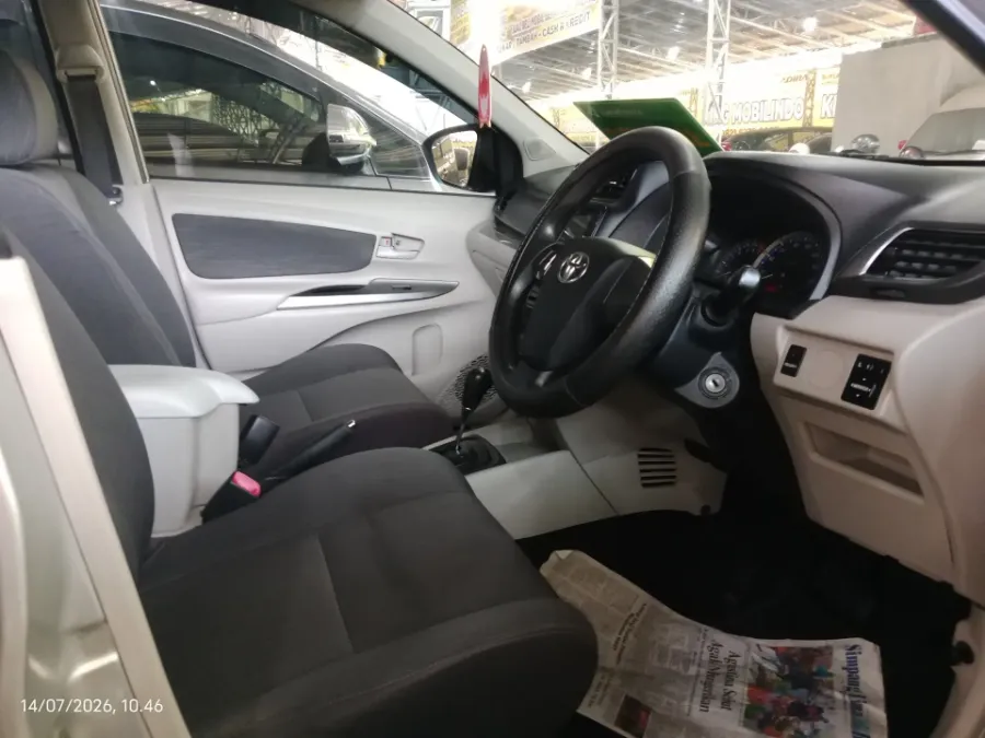 Foto Mobil Bekas Kabin Depan Toyota Avanza 1.3 G tahun 2019