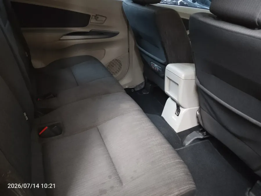 Foto Mobil Bekas Kabin Belakang Toyota Avanza 1.3 G tahun 2020