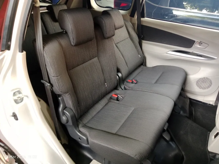 Foto Mobil Bekas Kabin Belakang Toyota Avanza 1.3 G tahun 2020