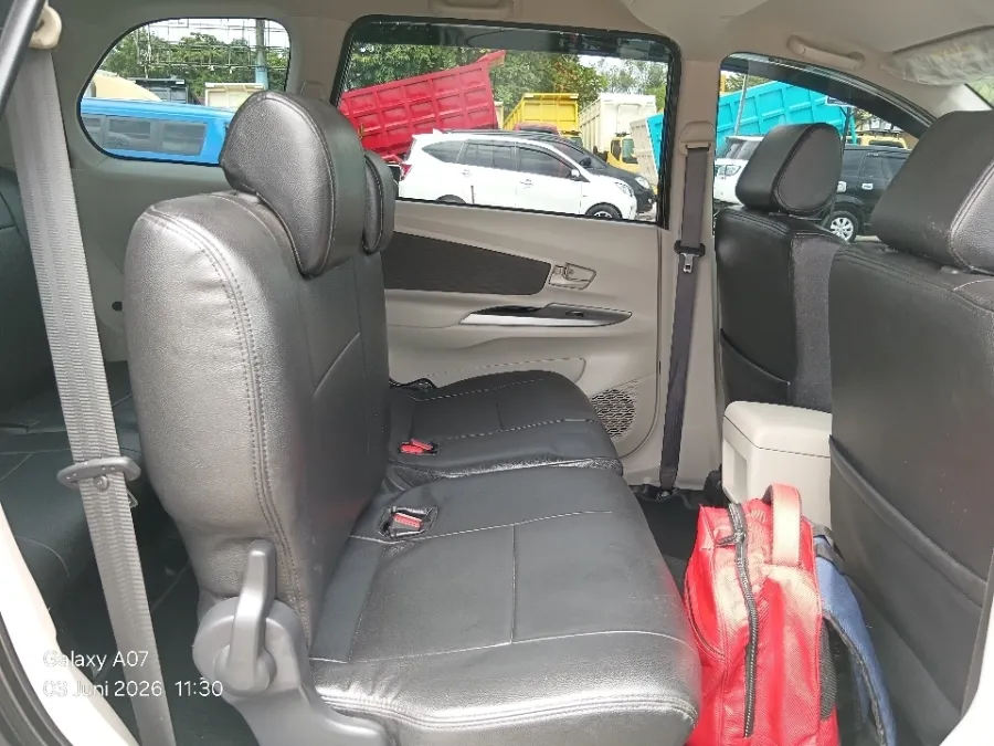 Foto Mobil Bekas Kabin Belakang Toyota Avanza 1.3 G tahun 2020