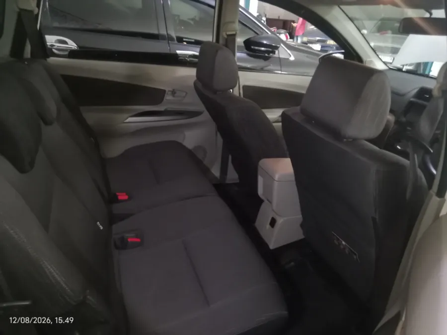 Foto Mobil Bekas Kabin Belakang Toyota Avanza 1.3 G tahun 2020