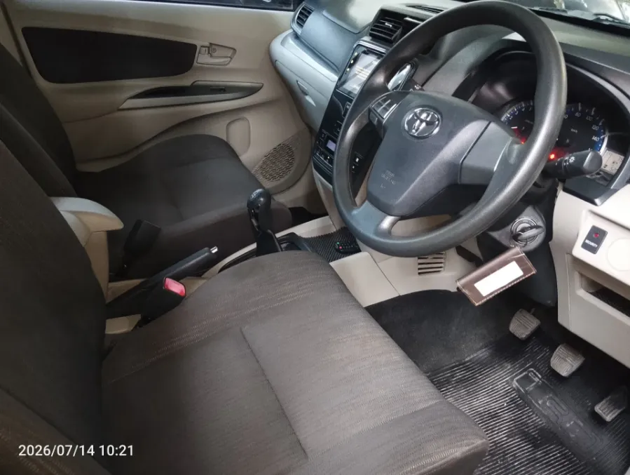Foto Mobil Bekas Kabin Depan Toyota Avanza 1.3 G tahun 2020