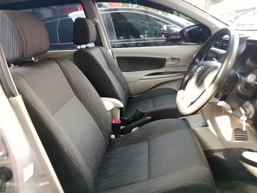 Foto Mobil Bekas Kabin Depan Toyota Avanza 1.3 G tahun 2020
