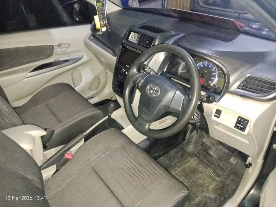 Foto Mobil Bekas Kabin Depan Toyota Avanza 1.3 G tahun 2020